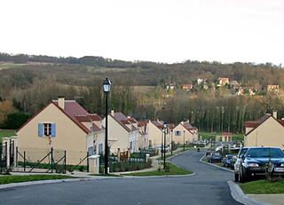 Lotissement de la Tourelle à la Maule (Yvelines) Photo JH Mora / Wikimedia Commons